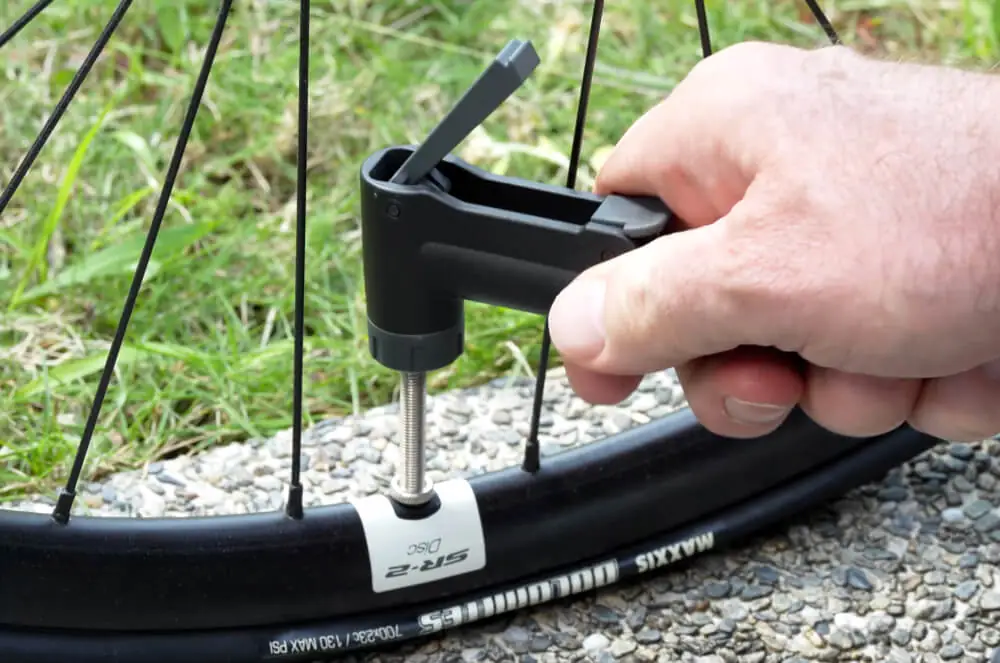 Giyo Thumb-Touch floor pump head 3 simple steps