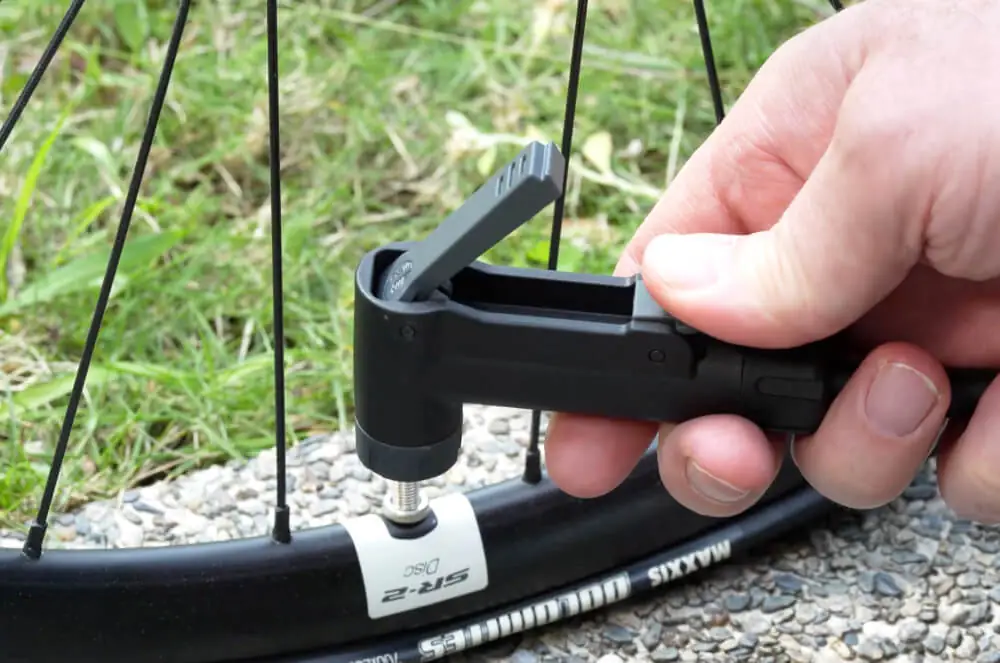 Giyo Thumb-Touch floor pump head 3 simple steps
