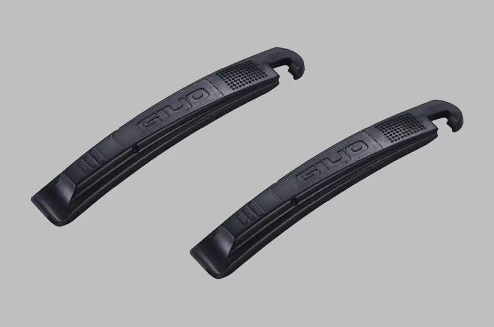 Removing and replacing bike tires